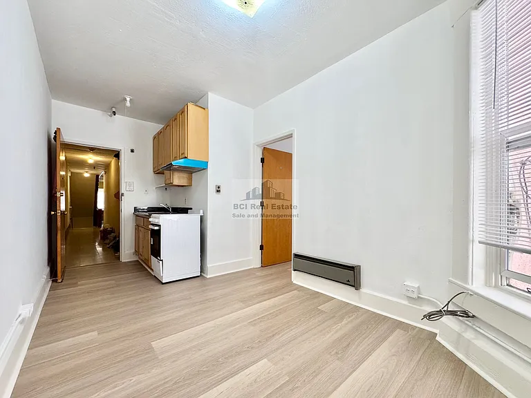 910 Clay St #1 — Photo 2