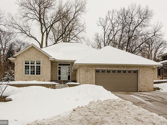 2nd image of 2413 Hillwood Dr E
