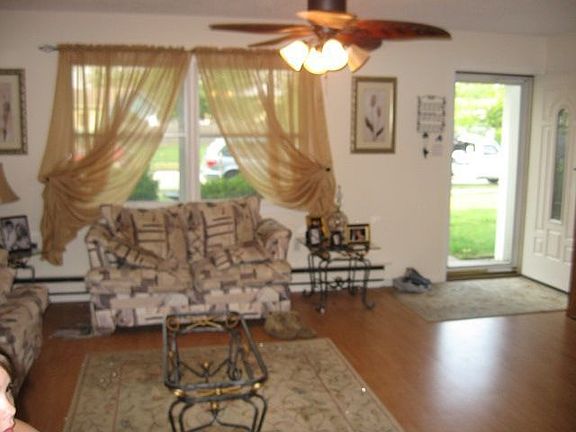 bright livingroom with new floors
