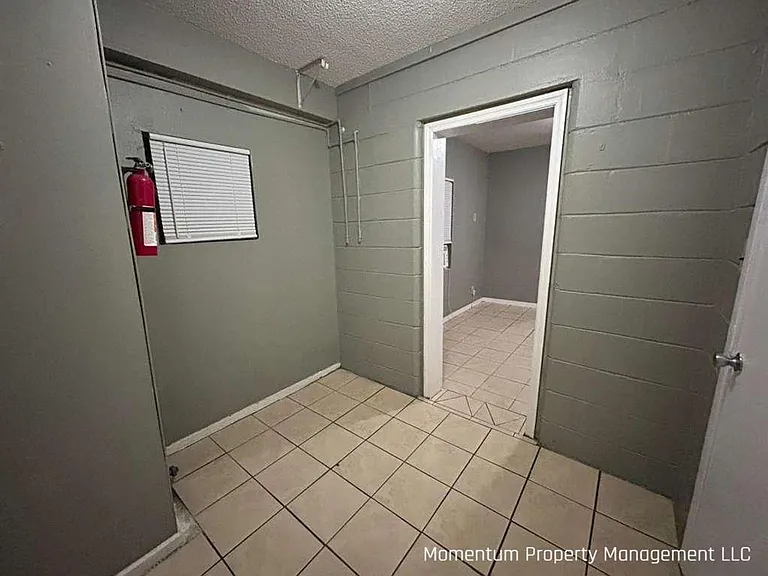 1120 W Austin St — Photo 6