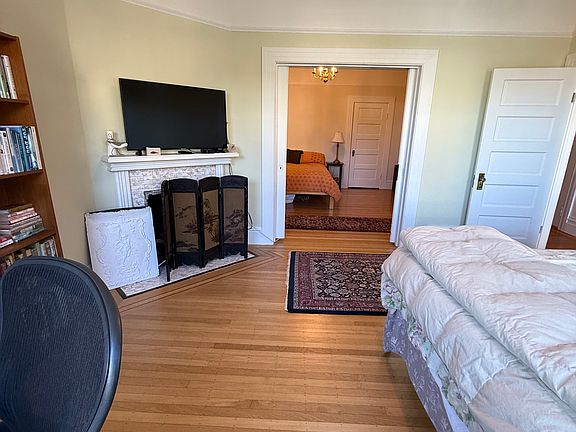 5th image of 735 Vermont St
