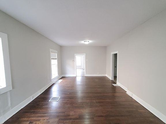 3rd image of 335 N Oakley Ave