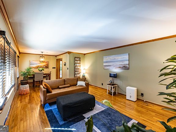 5th image of 202 Forrest Ave