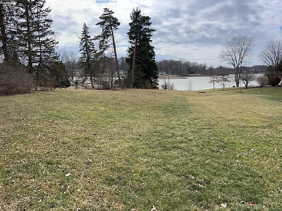4th image of 1275 Greenfield Dr