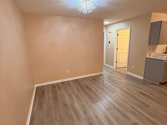 3rd image of 13715 Osborn Ave #11