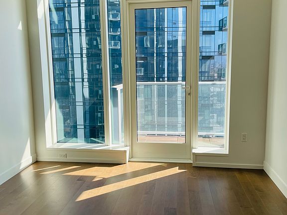 5th image of 188 W Saint James St Unit 11215