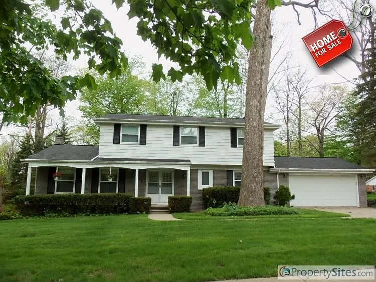 521 Greenwich Ln photo 1