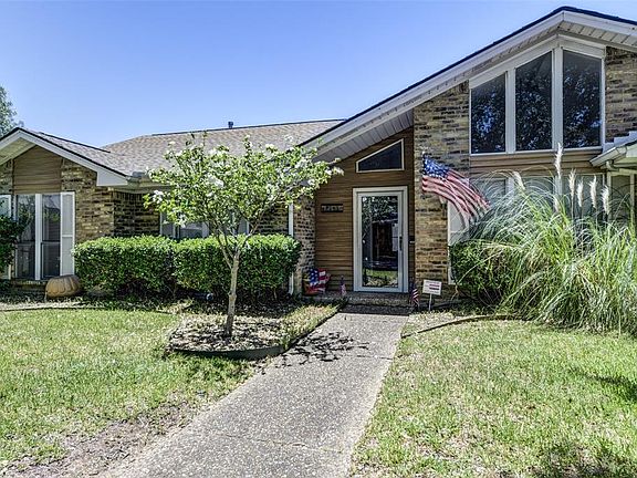 3rd image of 2511 Oakwood Dr