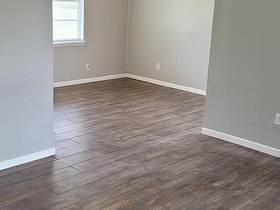 5th image of 712 W Rebecca Ave