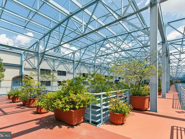 7 N Christopher Columbus Blvd Unit 200, Philadelphia, PA 19106