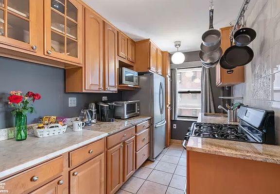 3rd image of 210 Broadway APT H1603