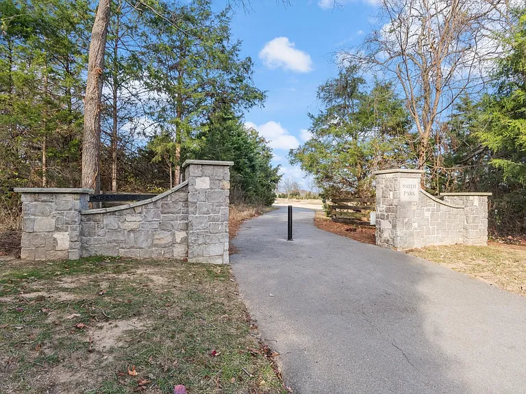 614 Patriot Ln — Photo 39
