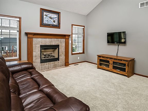 4th image of 21430 Hampton Dr