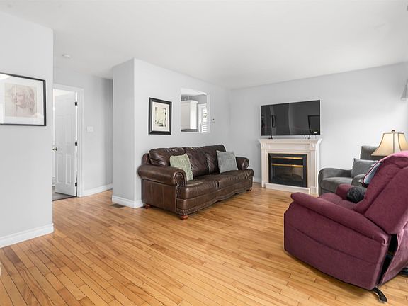 3rd image of 3206 Micmac St
