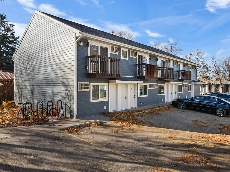 1207 E Wilson St — Photo 15