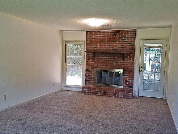 4th image of 100 Somerset Dr