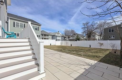 5th image of 105 Forest St #105
