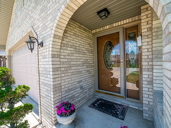 3rd image of 7716 Lawler Ave