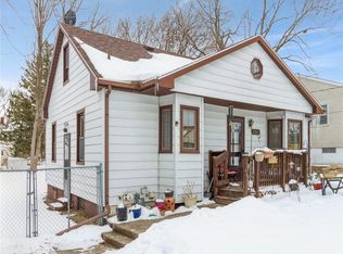 3209 E 9th St, Des Moines, IA 50316