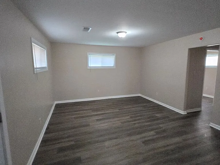 1947 Clovia Ln — Photo 14