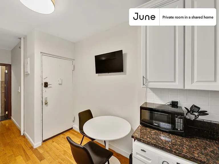 205 W 109th St #B — Photo 4