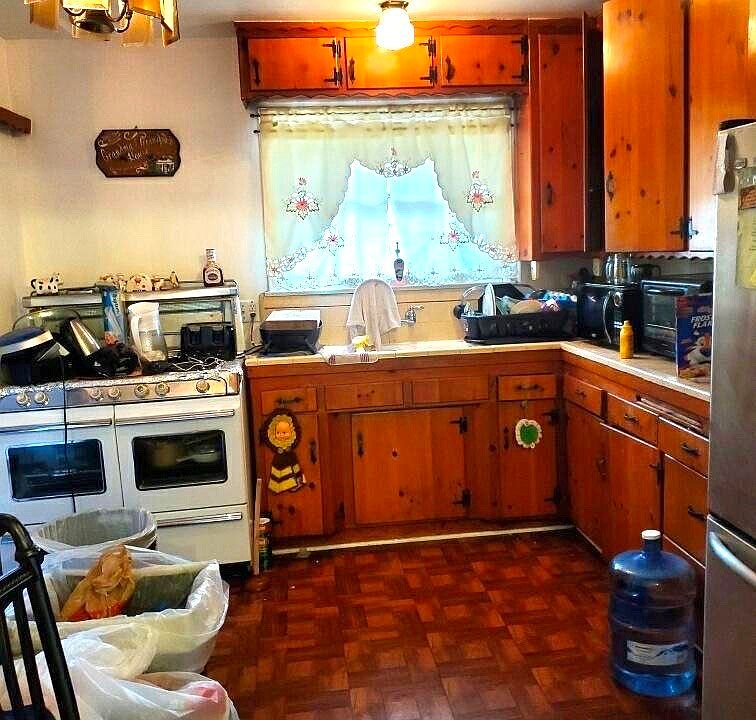 2nd image of 15556 Romar St