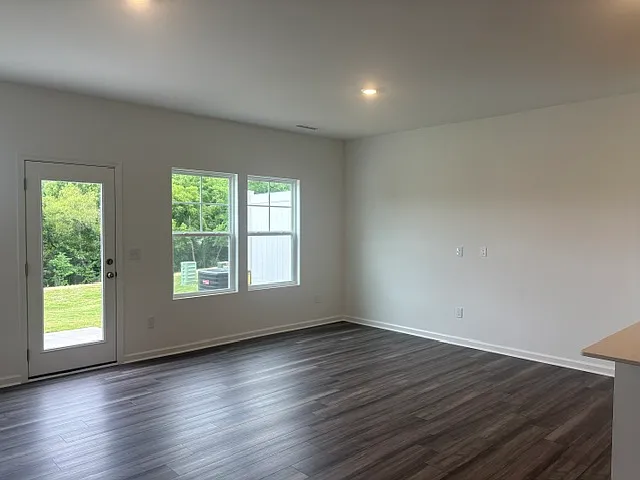491 Fran Dr — Photo 11