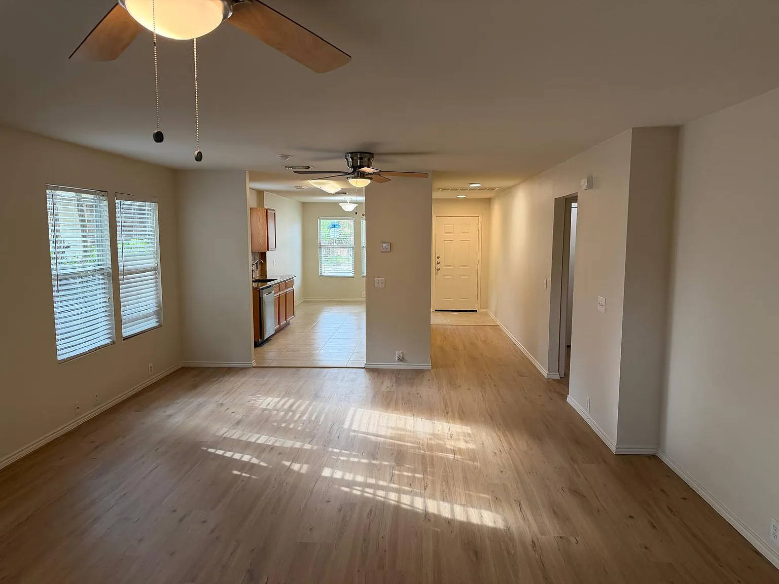 5 bed, 2.5 bath, 2510 sqft, $2,295 — Photo 3