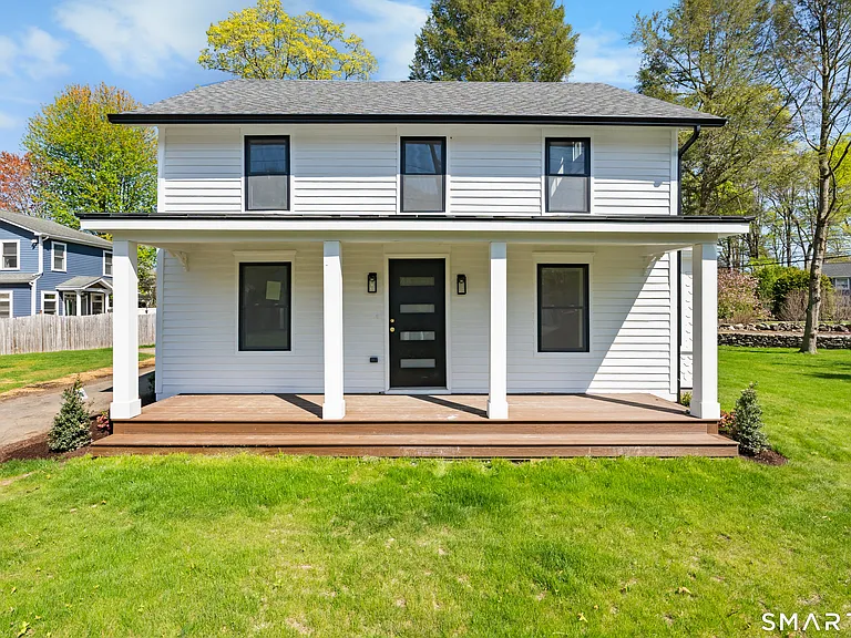 152 Partrick Ave — Photo 2
