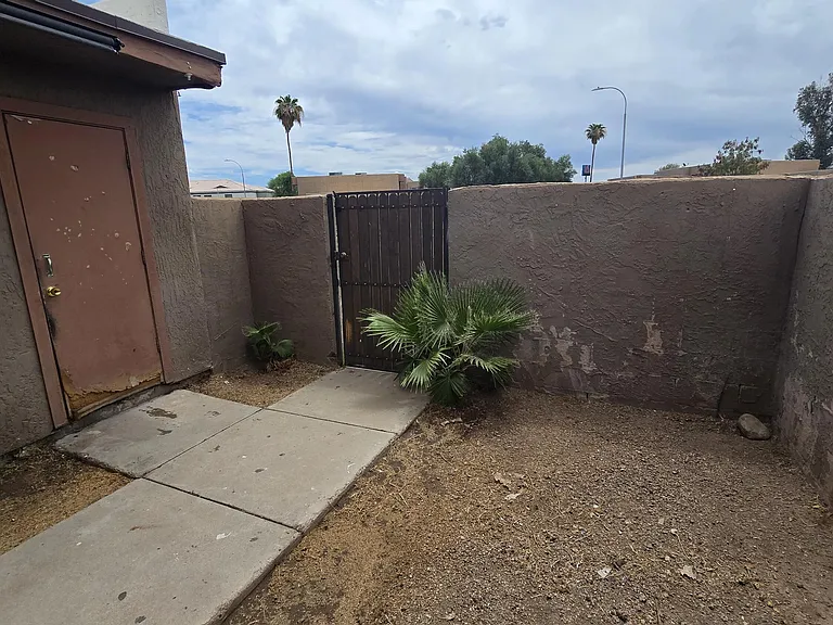 1447 N 53rd Dr — Photo 32