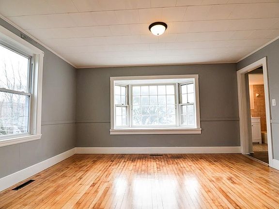 2nd image of 328 Commercial St