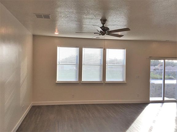 4th image of 1298 N Wagon Way