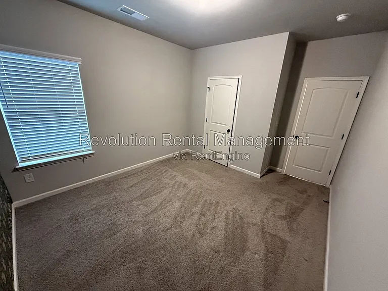 1009 Fable Ln — Photo 7