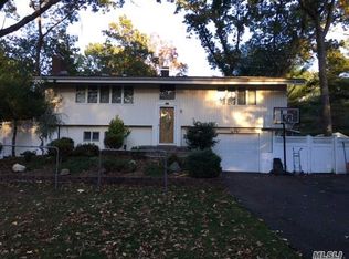 19 Deepdale Dr, Commack, NY 11725