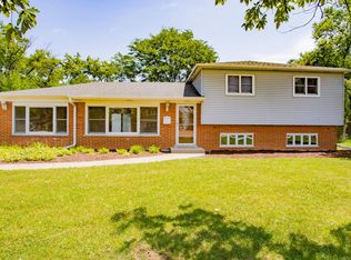 1121 Castle Dr, Glenview, IL 60025