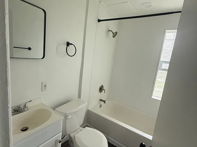 544 Aberdeen Ave #B — Photo 3