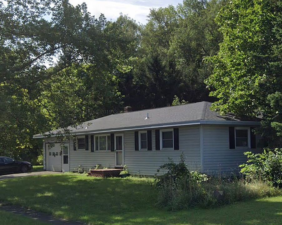 2nd image of 35 Foster St