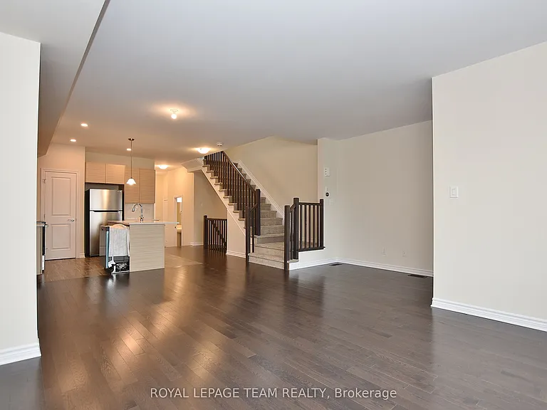 30 Rookie Cres — Photo 8