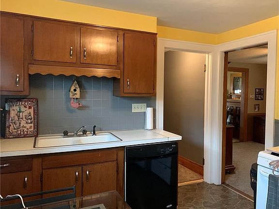 2nd image of 360 Nassau Ave