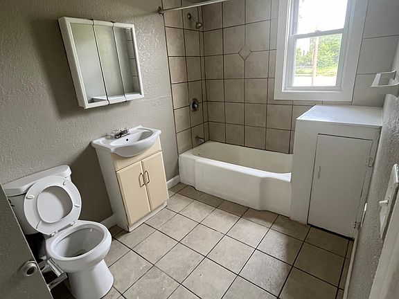5th image of 1751 N 32nd St #1751A