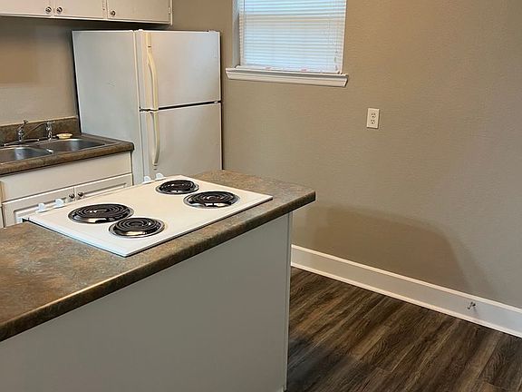 4th image of 2723 Folts Dr APT 227