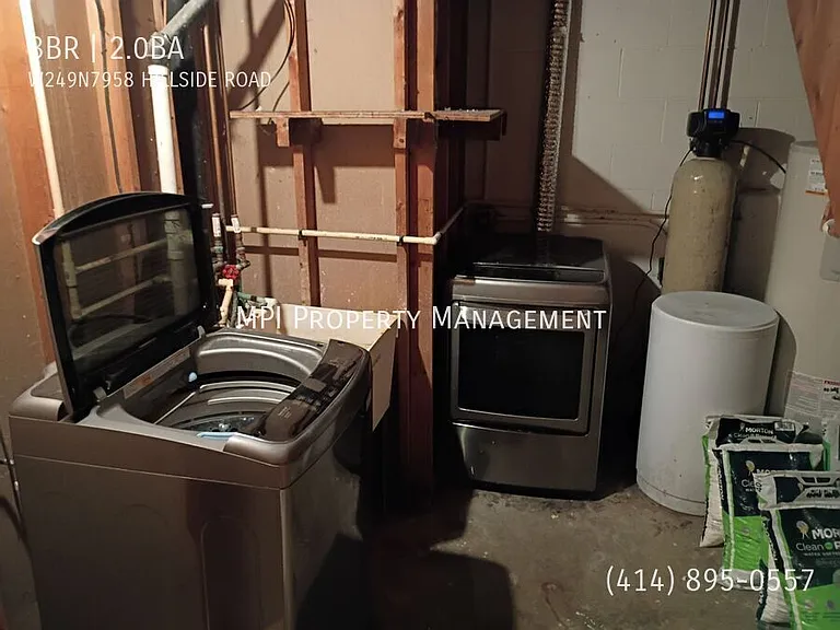 W249N7958 Hillside Rd — Photo 10