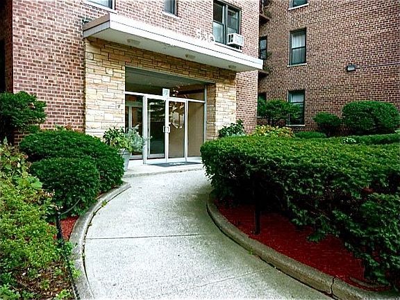 2nd image of 530 Riverdale Ave APT 1F