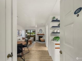 9512 1st Ave NE APT 203, Seattle, WA 98115