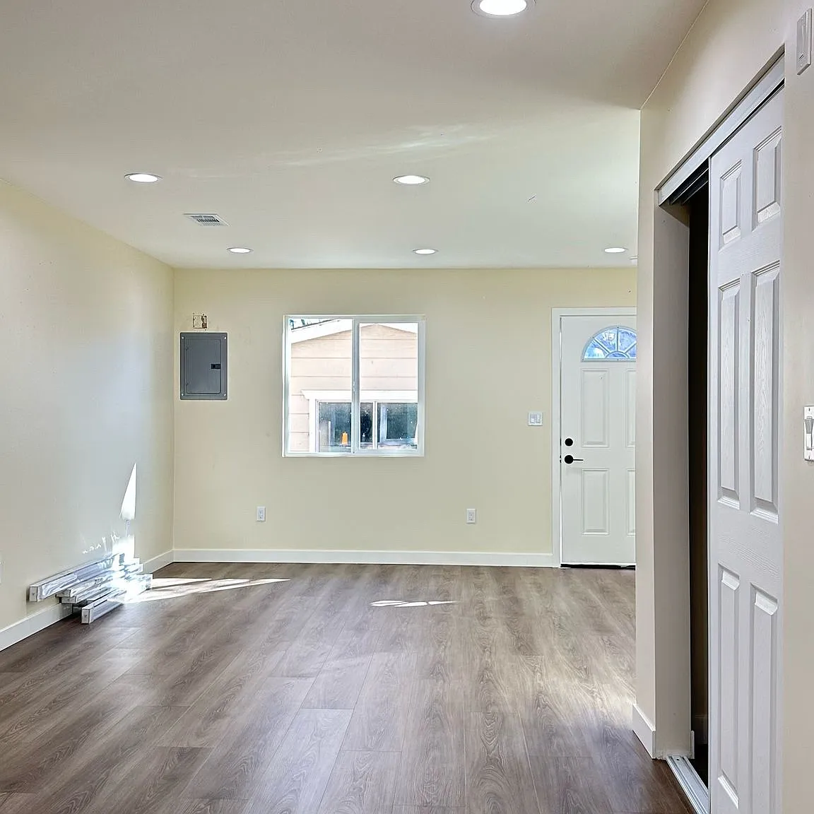 8259 Jumilla Ave — Photo 4