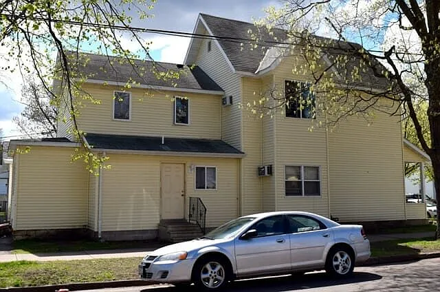 3 bed, 1000 sqft, $399 — Photo 1