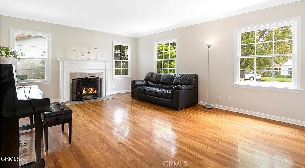 3 bed, 2102 sqft, $6,100 — Photo 4