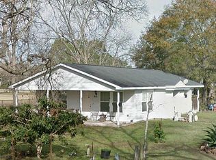 915 Spruce Ave, El Campo, TX 77437