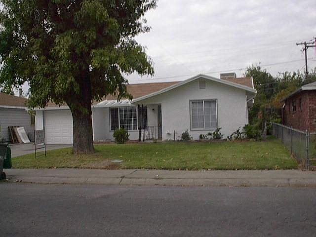 1st image of 930 Douglas St