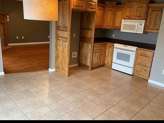 3rd image of 5360 Pewter Dr #3BEDS-2BATHS